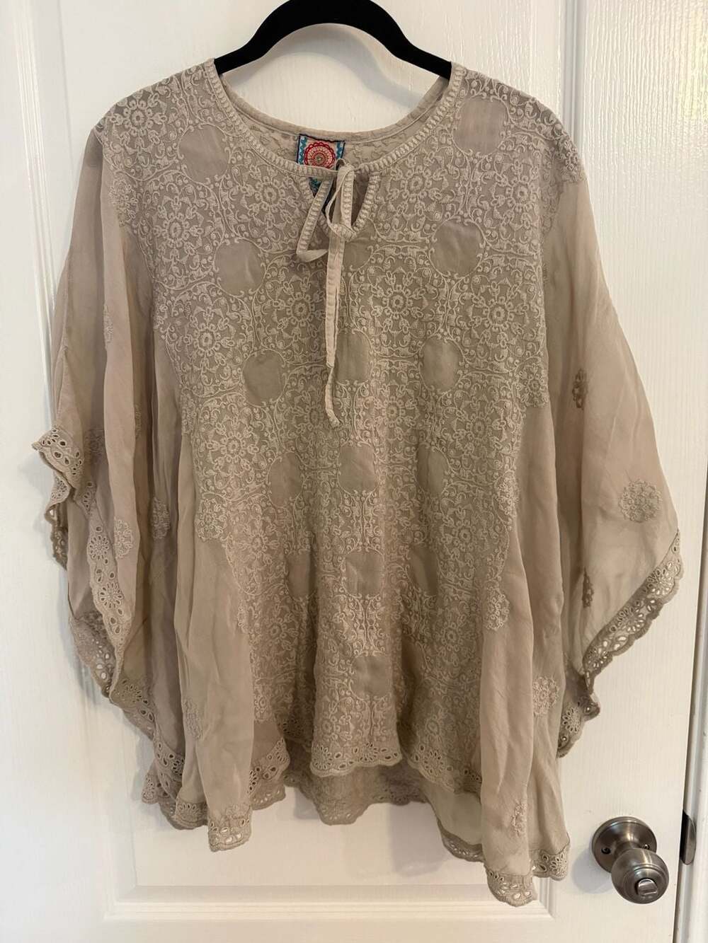 Johnny Was Dakota Embroidered Tie Neck Poncho Top Size S Taupe Boho Eyelet